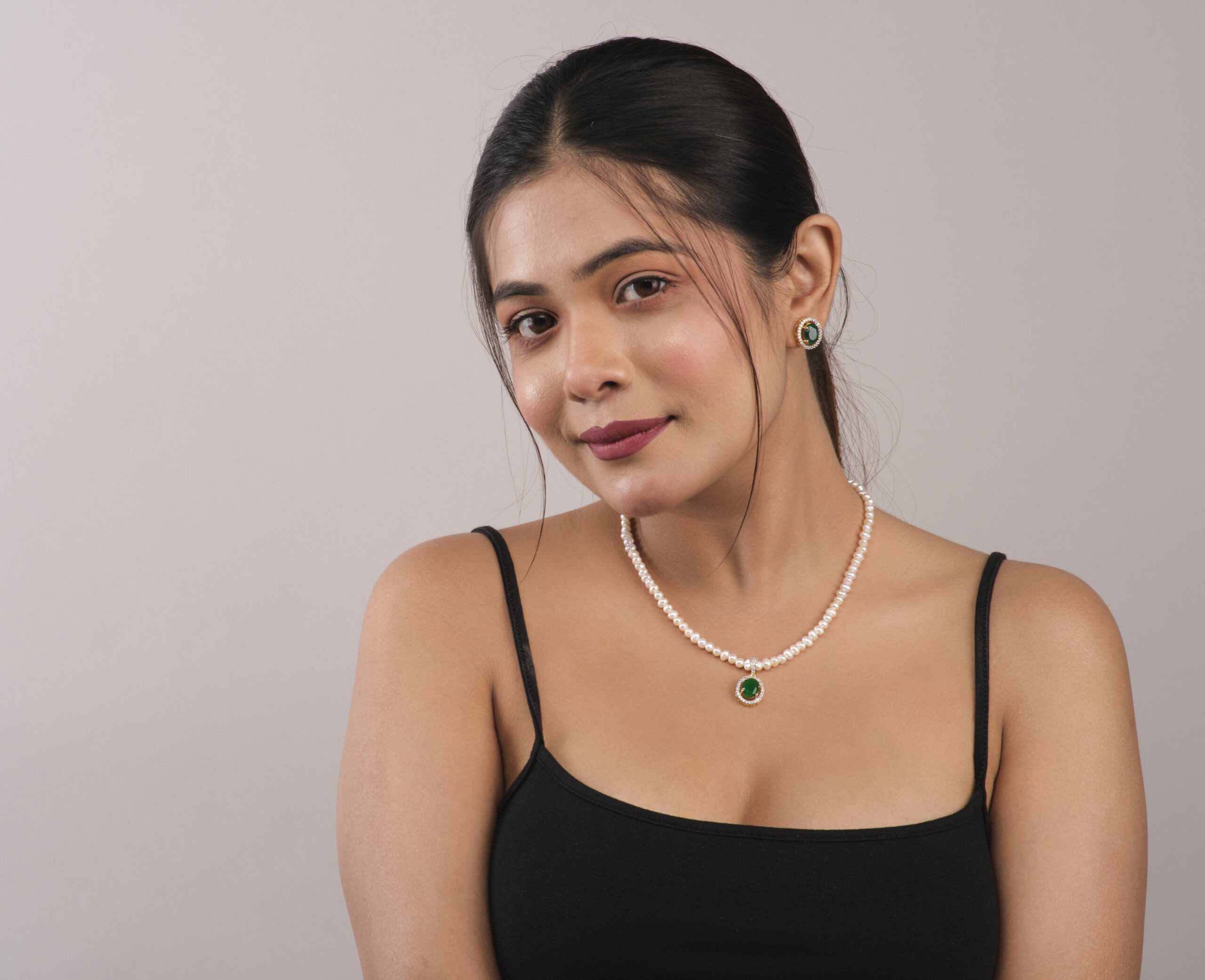 Model wearing a Chandrani Pearls necklace and earrings
